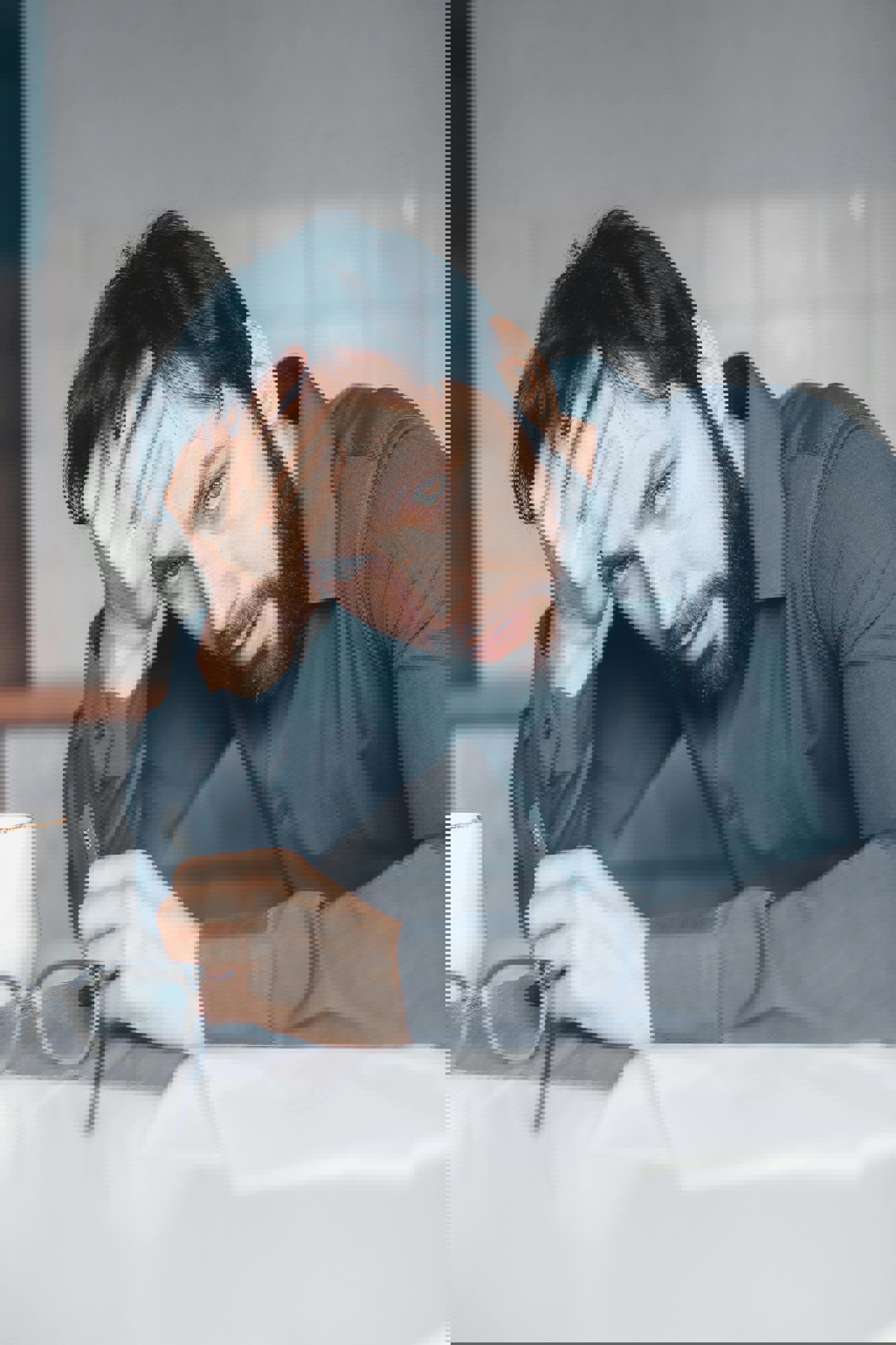 Hvad betyder det, hvis din date virker meget interesseret online, men ikke i virkeligheden?